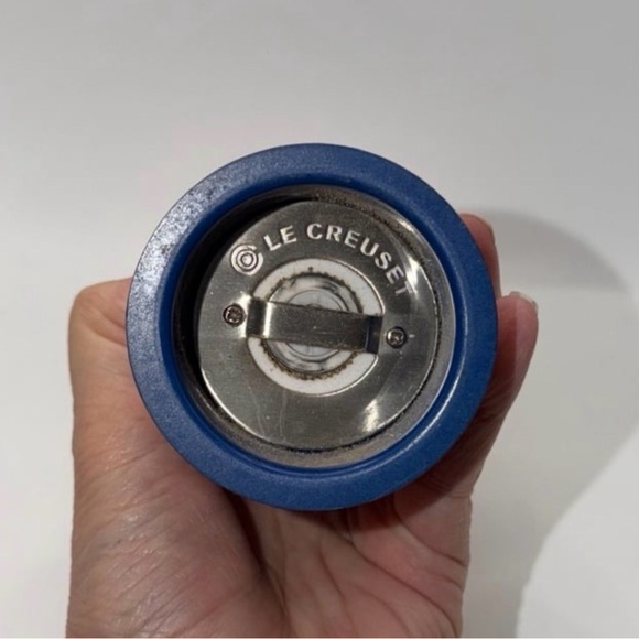 Le Creuset Pepper Mill Blue Ombre - Picture 4 of 4